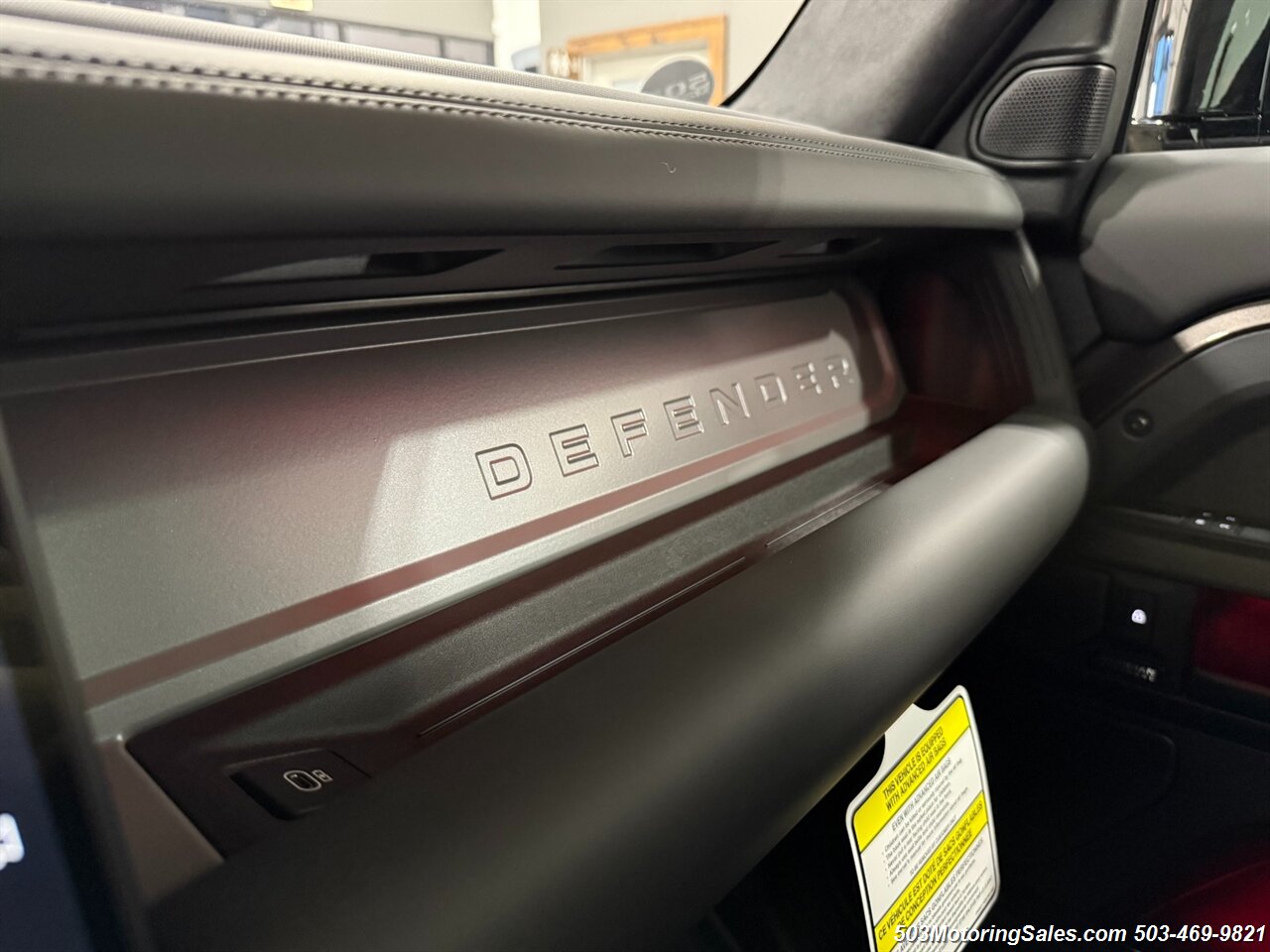 2025 Land Rover Defender 110 P635 OCTA   - Photo 77 - Beaverton, OR 97005