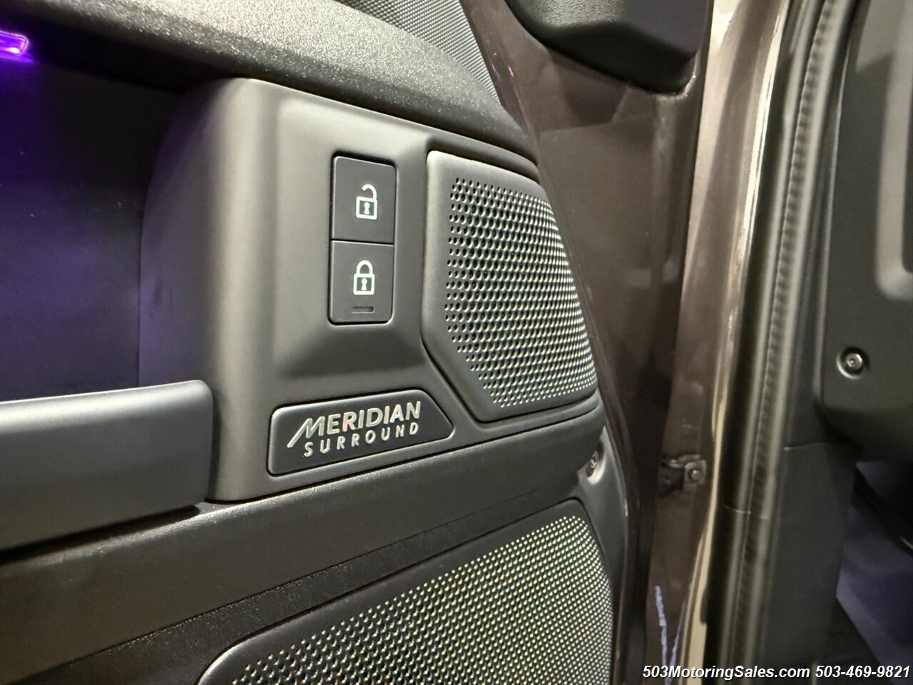 2025 Land Rover Defender 110 P635 OCTA   - Photo 43 - Beaverton, OR 97005