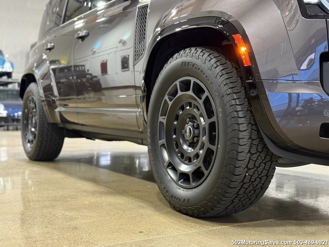 2025 Land Rover Defender 110 P635 OCTA   - Photo 33 - Beaverton, OR 97005