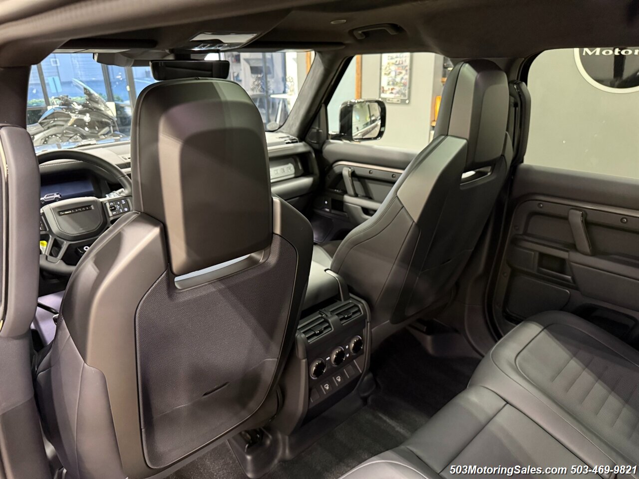 2025 Land Rover Defender 110 P635 OCTA   - Photo 84 - Beaverton, OR 97005