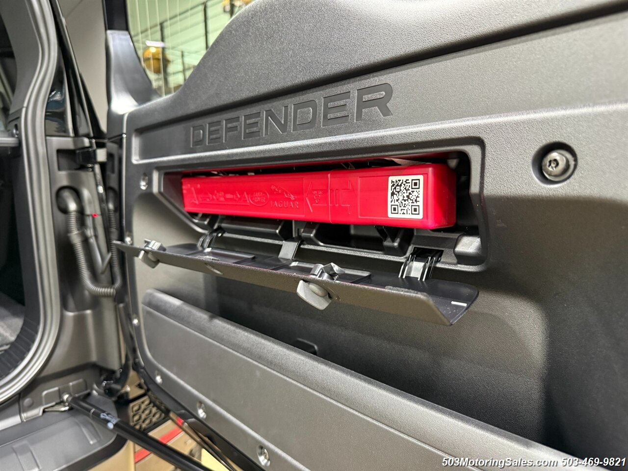 2025 Land Rover Defender 110 P635 OCTA   - Photo 96 - Beaverton, OR 97005