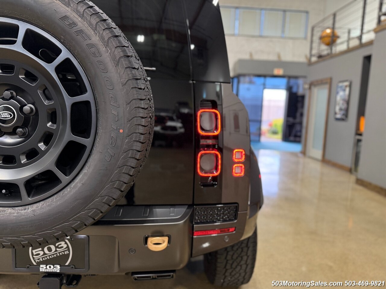 2025 Land Rover Defender 110 P635 OCTA   - Photo 19 - Beaverton, OR 97005