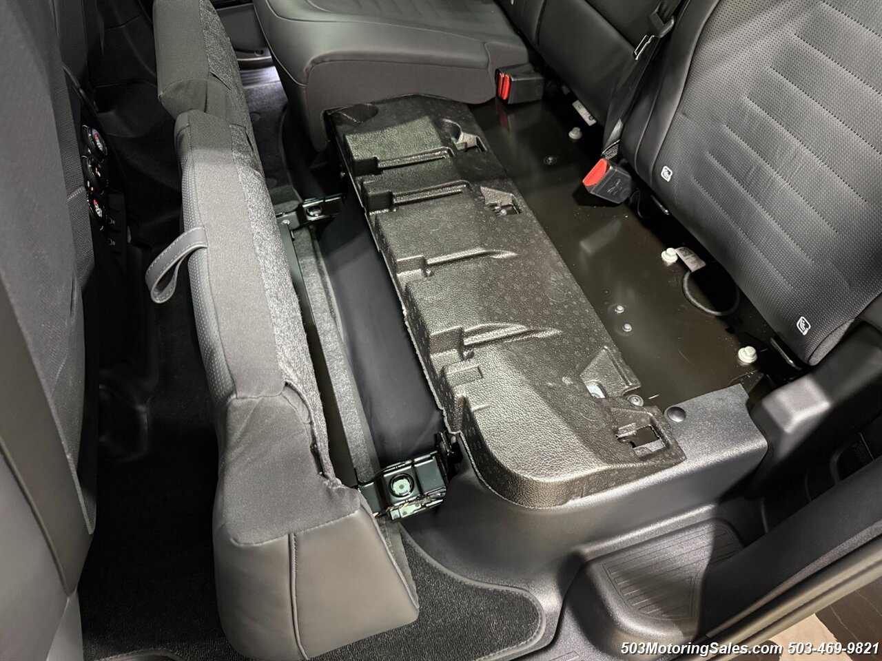 2025 Land Rover Defender 110 P635 OCTA   - Photo 87 - Beaverton, OR 97005