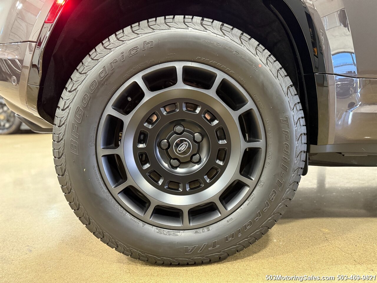 2025 Land Rover Defender 110 P635 OCTA   - Photo 25 - Beaverton, OR 97005
