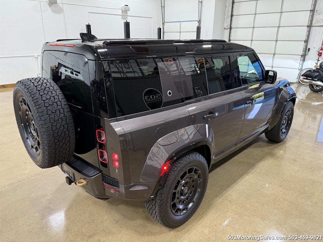 2025 Land Rover Defender 110 P635 OCTA   - Photo 20 - Beaverton, OR 97005