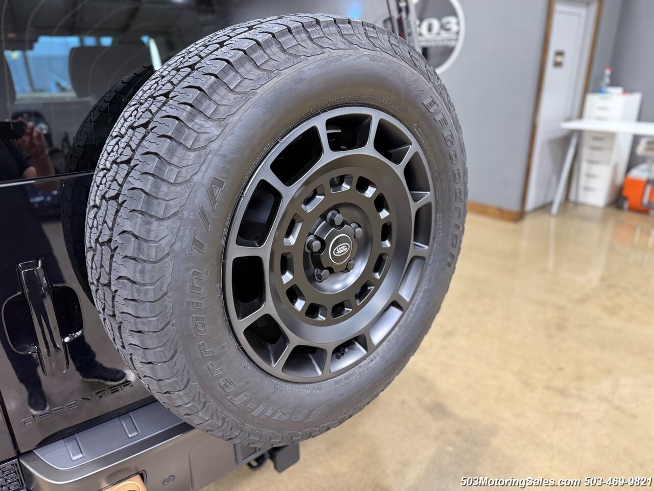 2025 Land Rover Defender 110 P635 OCTA   - Photo 16 - Beaverton, OR 97005