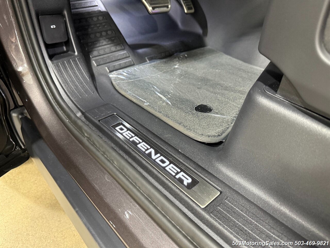 2025 Land Rover Defender 110 P635 OCTA   - Photo 46 - Beaverton, OR 97005
