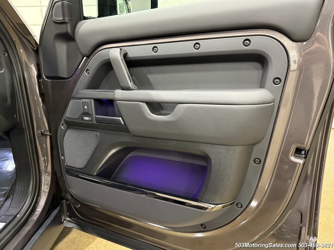 2025 Land Rover Defender 110 P635 OCTA   - Photo 100 - Beaverton, OR 97005