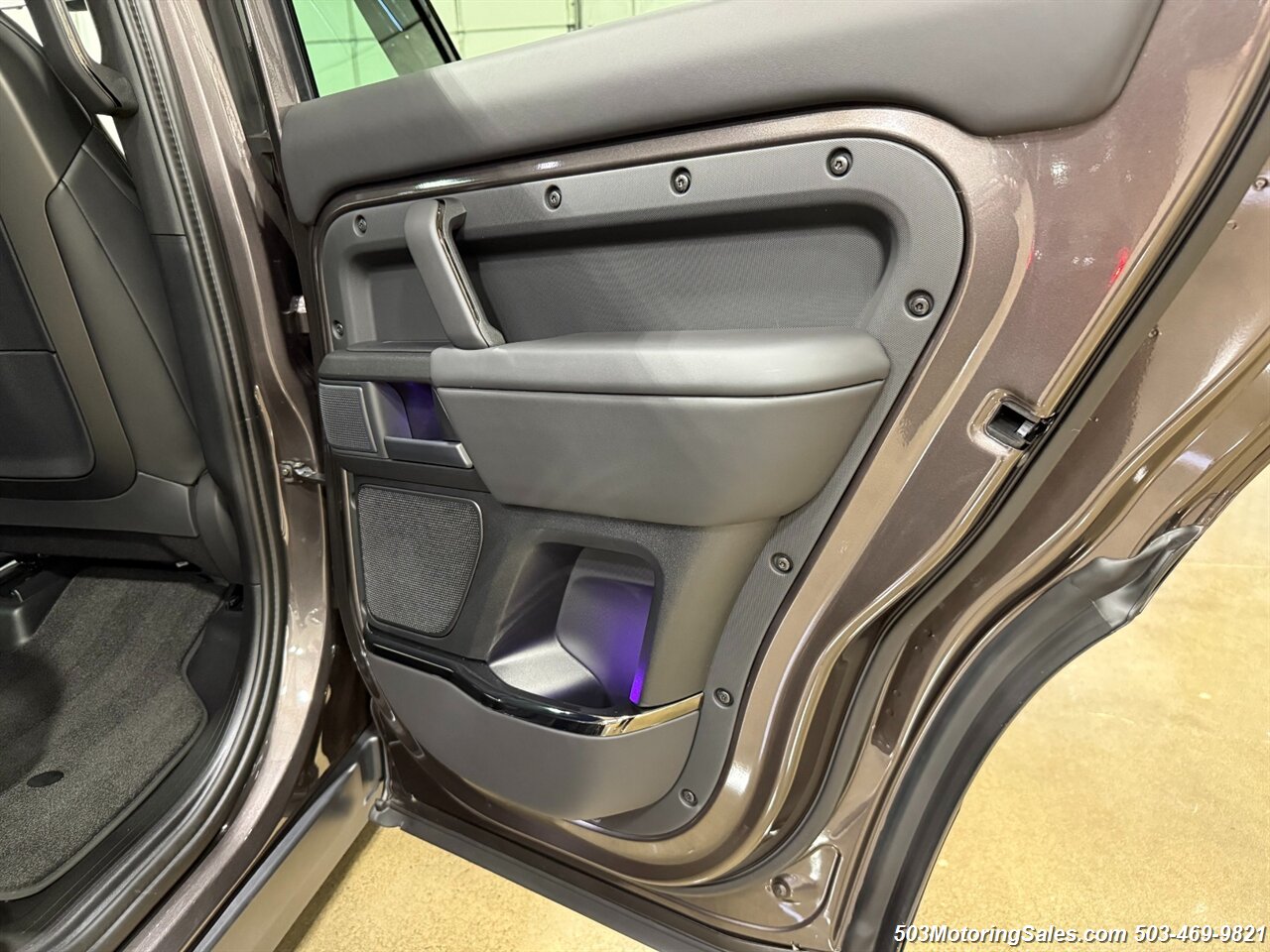 2025 Land Rover Defender 110 P635 OCTA   - Photo 97 - Beaverton, OR 97005