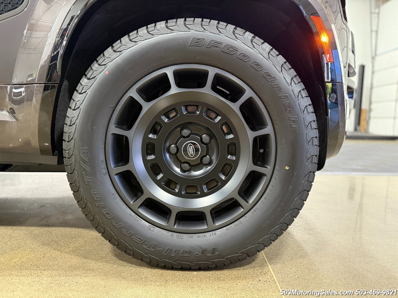 2025 Land Rover Defender 110 P635 OCTA   - Photo 32 - Beaverton, OR 97005