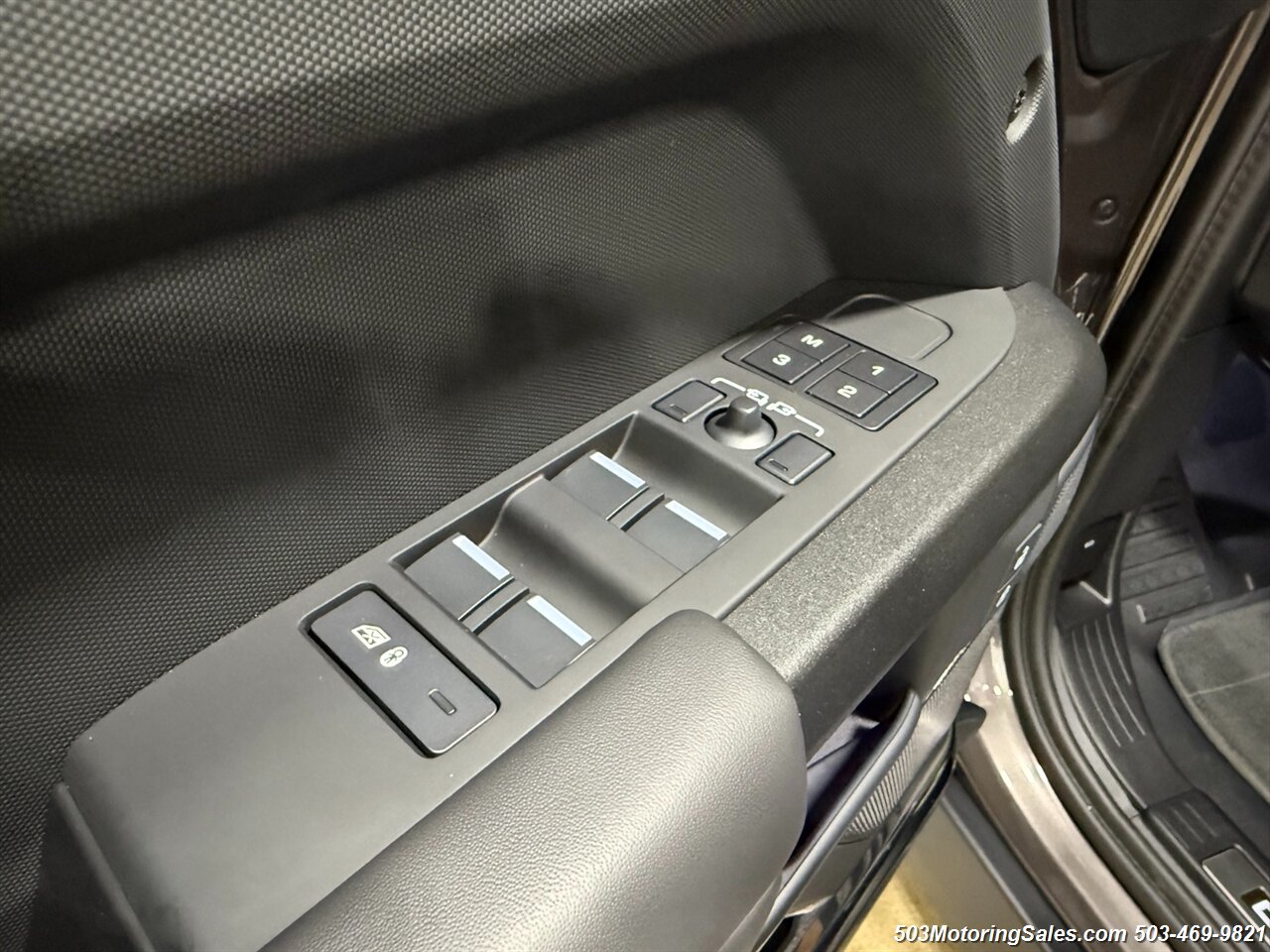 2025 Land Rover Defender 110 P635 OCTA   - Photo 44 - Beaverton, OR 97005