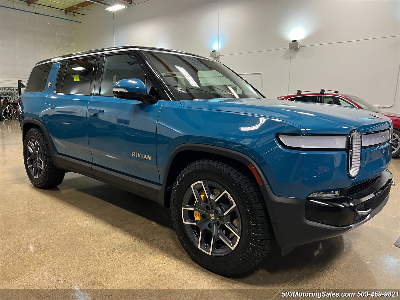 2023 Rivian R1S Adventure   - Photo 10 - Beaverton, OR 97005