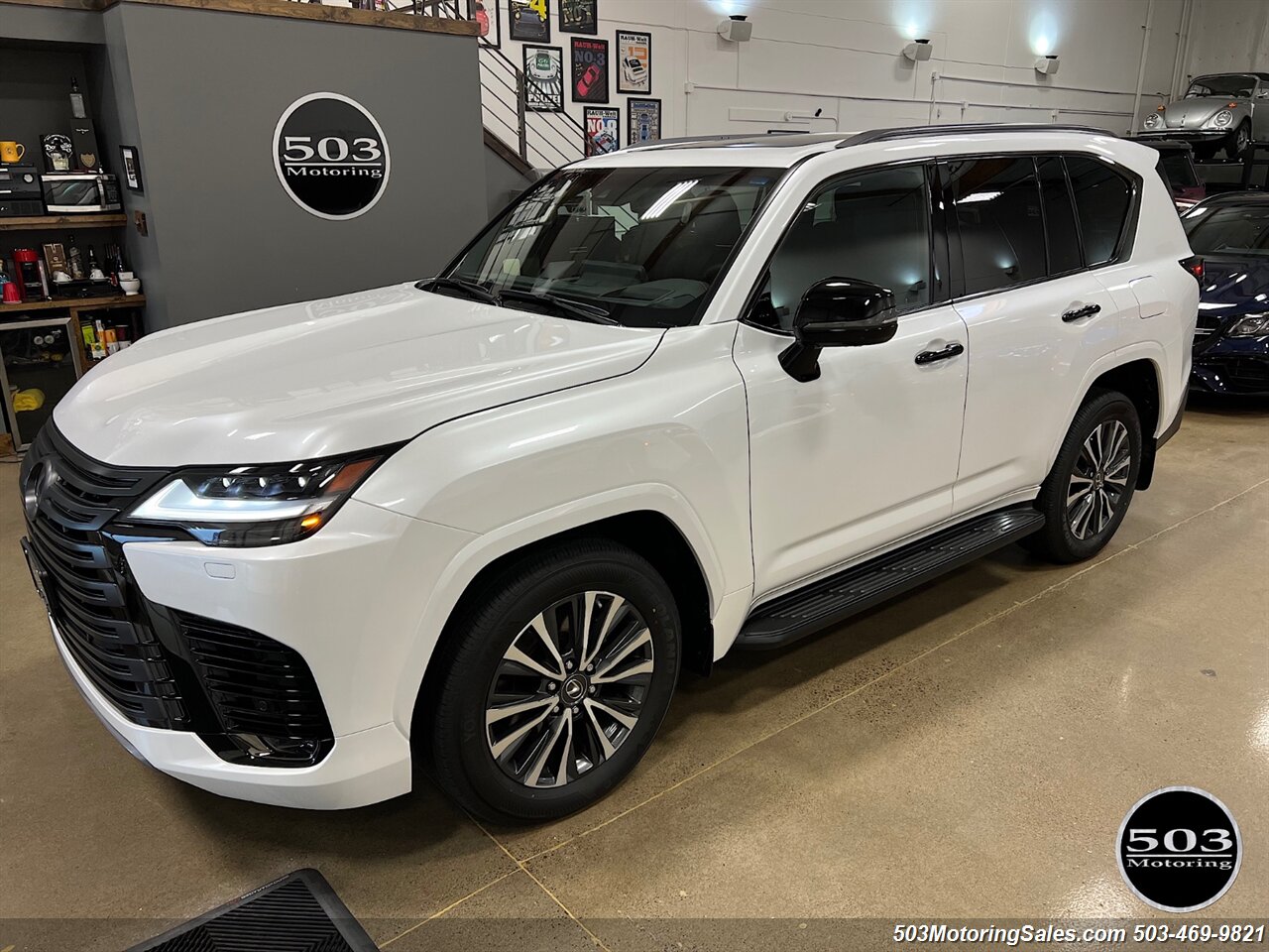 2022 Lexus LX 600 Premium   - Photo 1 - Beaverton, OR 97005