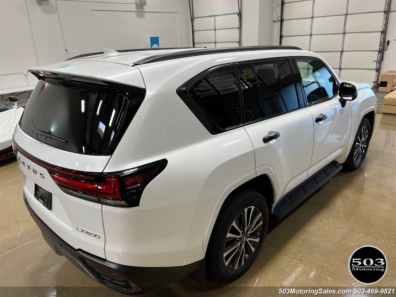 2022 Lexus LX 600 Premium   - Photo 18 - Beaverton, OR 97005