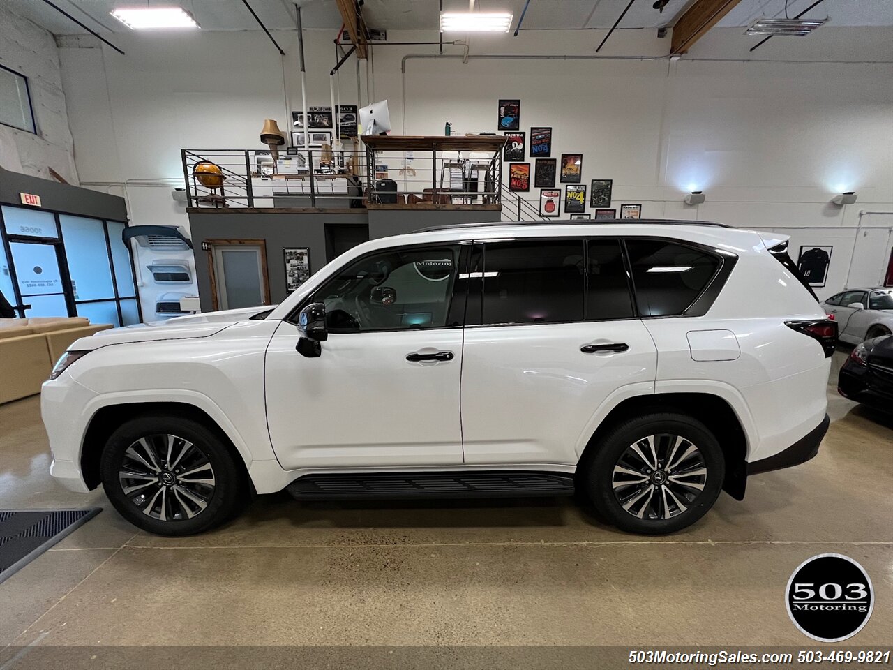 2022 Lexus LX 600 Premium   - Photo 33 - Beaverton, OR 97005