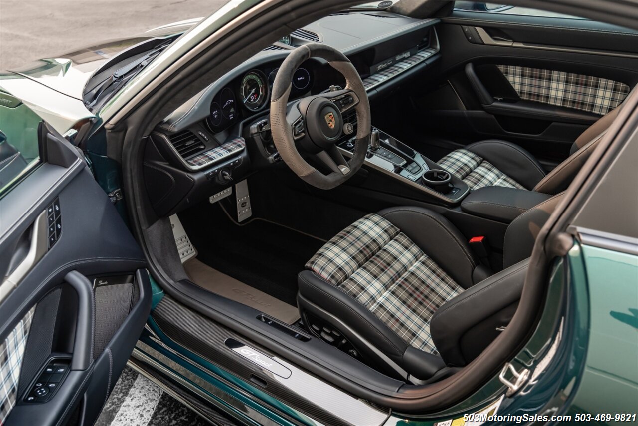 2025 Porsche 911 Turbo 50 PTS - Photo 4 - Beaverton, OR 97005