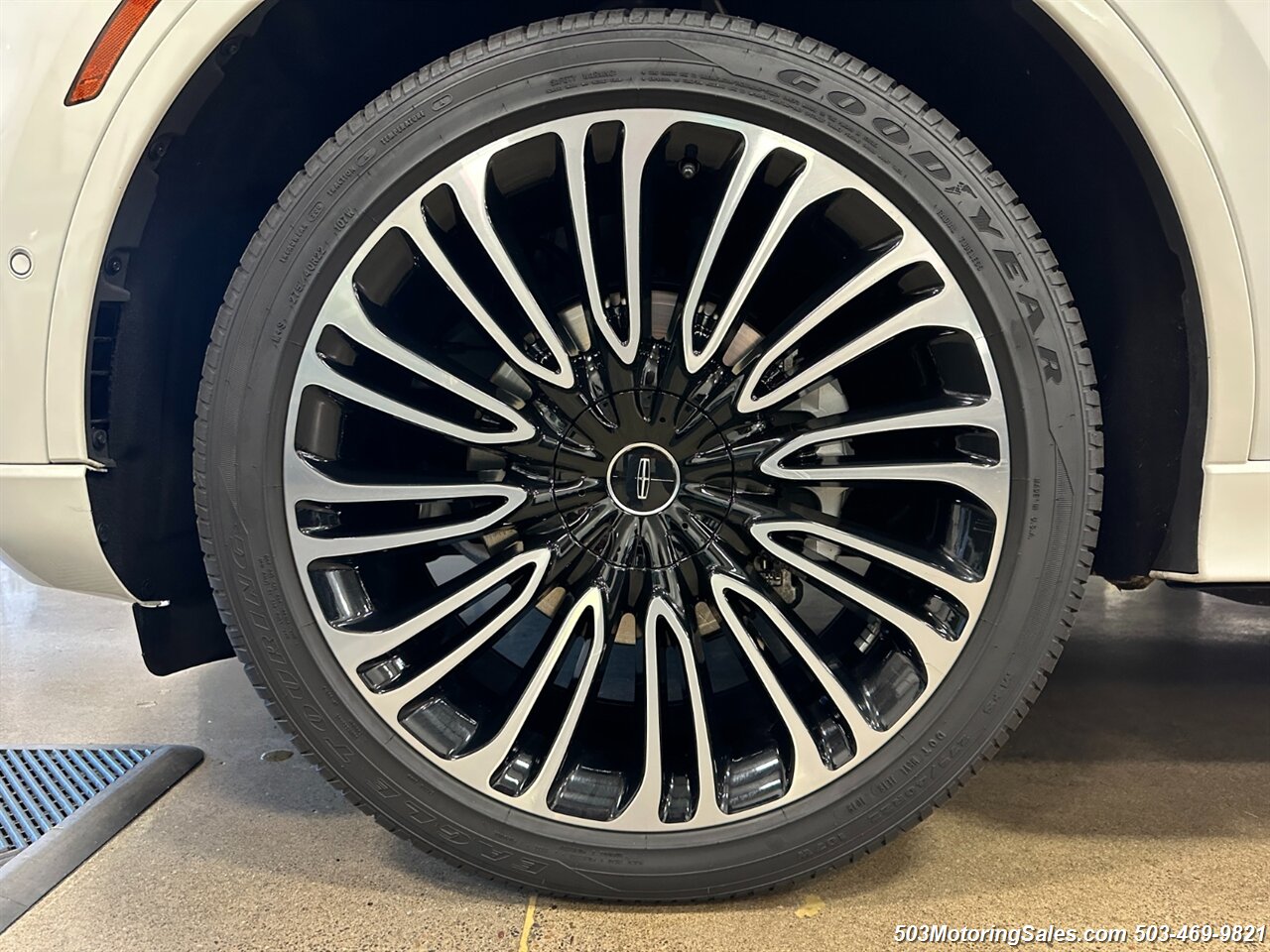 2020 Lincoln Aviator Black Label   - Photo 2 - Beaverton, OR 97005