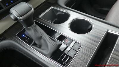 2023 Toyota Sienna Platinum 7-Passenger   - Photo 44 - South San Francisco, CA 94080