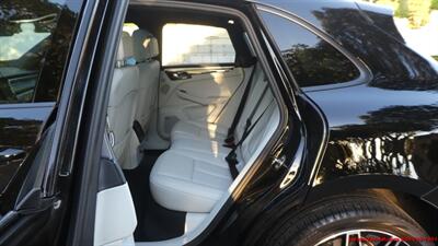 2022 Porsche Macan   - Photo 26 - South San Francisco, CA 94080