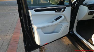 2022 Porsche Macan   - Photo 17 - South San Francisco, CA 94080
