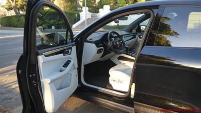2022 Porsche Macan   - Photo 16 - South San Francisco, CA 94080