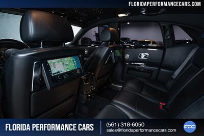 2018 Rolls-Royce Ghost Black Badge   - Photo 30 - Riviera Beach, FL 33407