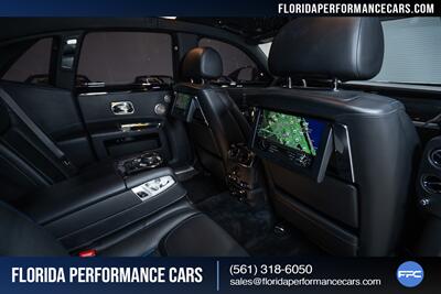 2018 Rolls-Royce Ghost Black Badge   - Photo 33 - Riviera Beach, FL 33407