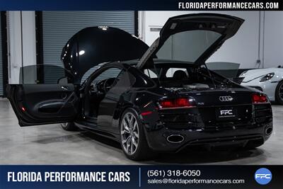 2011 Audi R8 5.2 quattro   - Photo 33 - Riviera Beach, FL 33407