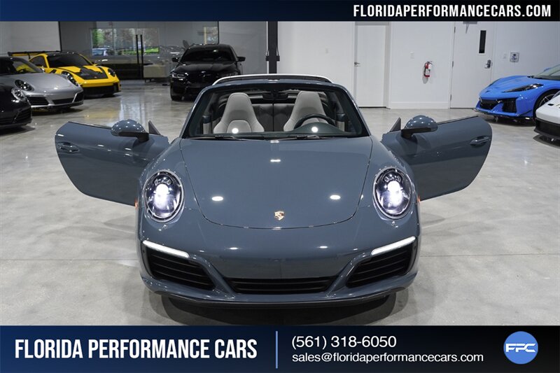 2017 Porsche 911 Targa 4   - Photo 37 - Riviera Beach, FL 33407