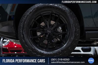 2025 GMC Yukon AT4 Ultimate   - Photo 11 - Riviera Beach, FL 33407