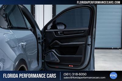 2022 Porsche Cayenne Turbo GT - Photo 34 - Riviera Beach, FL 33407