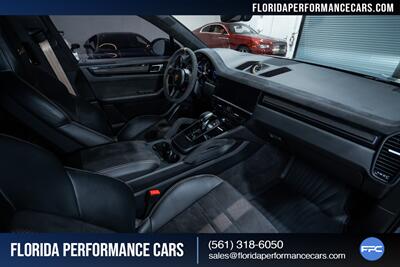 2022 Porsche Cayenne Turbo GT - Photo 35 - Riviera Beach, FL 33407