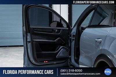 2022 Porsche Cayenne Turbo GT - Photo 25 - Riviera Beach, FL 33407
