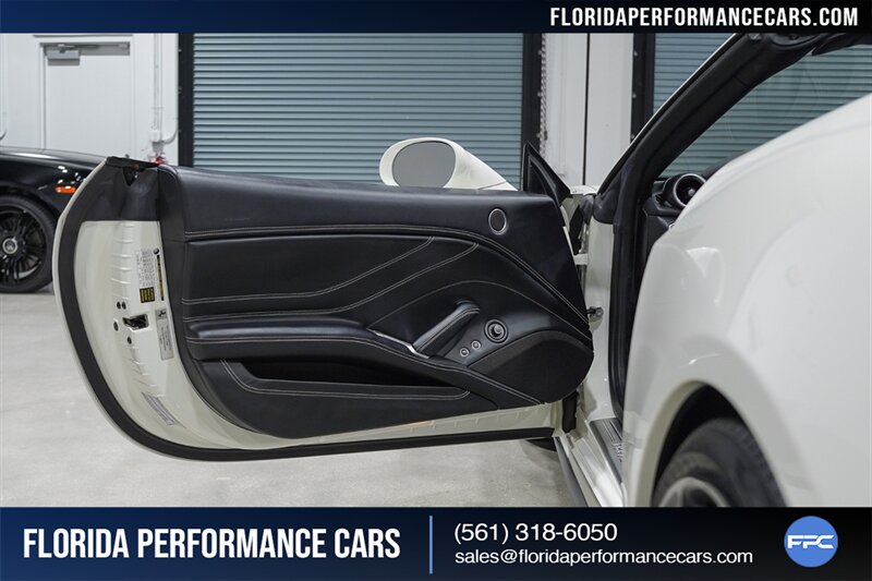 2015 Ferrari California T   - Photo 21 - Riviera Beach, FL 33407