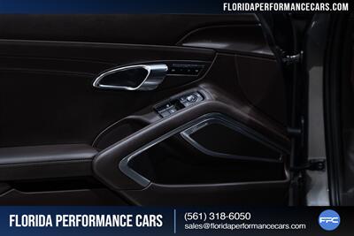 2016 Porsche 911 Turbo S   - Photo 24 - Riviera Beach, FL 33407