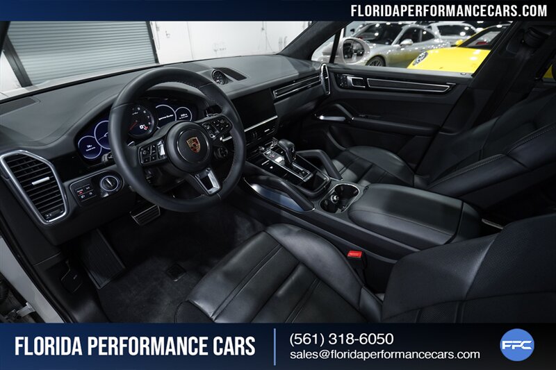 2022 Porsche Cayenne Turbo   - Photo 20 - Riviera Beach, FL 33407