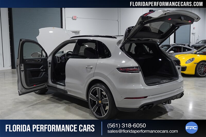 2022 Porsche Cayenne Turbo   - Photo 42 - Riviera Beach, FL 33407