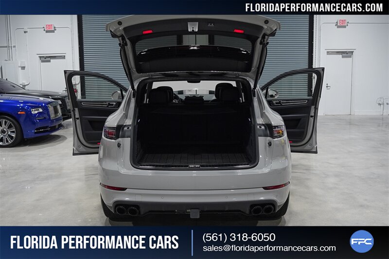 2022 Porsche Cayenne Turbo   - Photo 48 - Riviera Beach, FL 33407