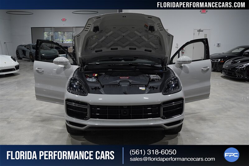 2022 Porsche Cayenne Turbo   - Photo 45 - Riviera Beach, FL 33407