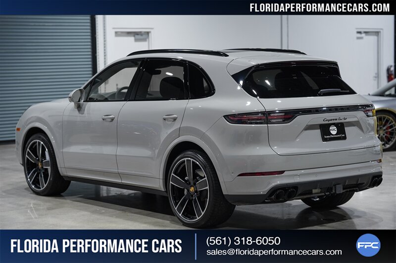 2022 Porsche Cayenne Turbo   - Photo 16 - Riviera Beach, FL 33407