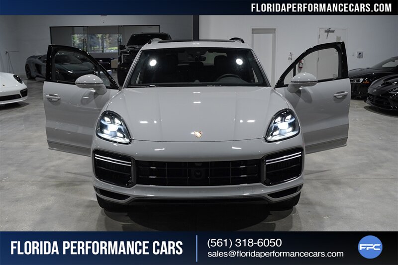 2022 Porsche Cayenne Turbo   - Photo 43 - Riviera Beach, FL 33407