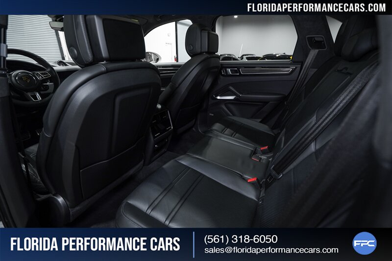 2022 Porsche Cayenne Turbo   - Photo 29 - Riviera Beach, FL 33407