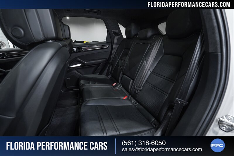 2022 Porsche Cayenne Turbo   - Photo 30 - Riviera Beach, FL 33407