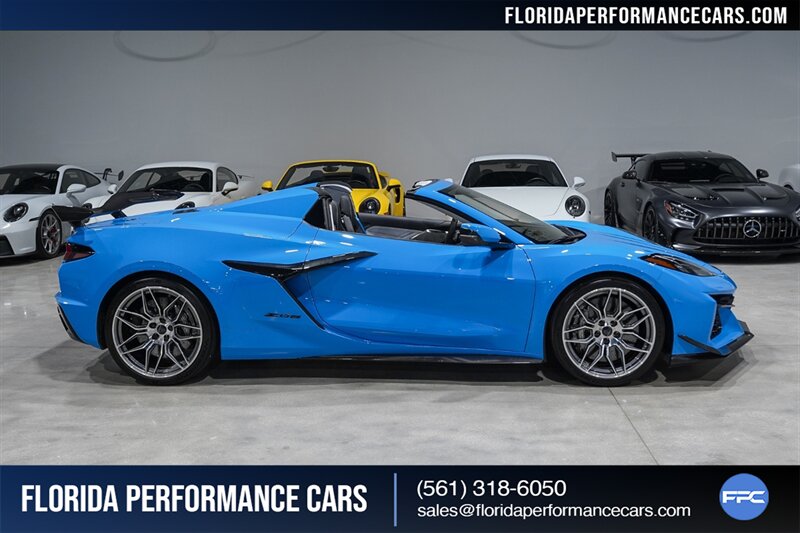 2023 Chevrolet Corvette Z06   - Photo 8 - Riviera Beach, FL 33407