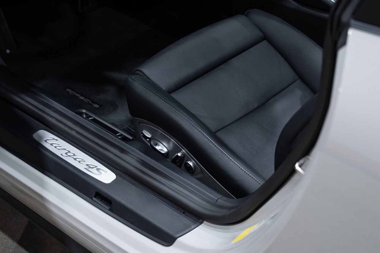 2019 Porsche 911 Targa 4S   - Photo 26 - Riviera Beach, FL 33407