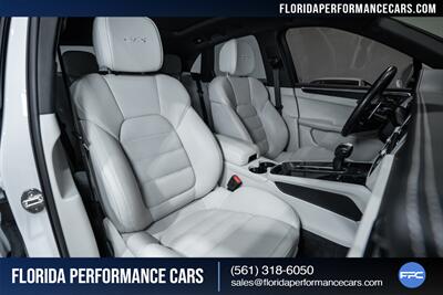 2024 Porsche Macan GTS   - Photo 34 - Riviera Beach, FL 33407
