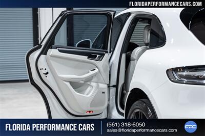 2024 Porsche Macan GTS   - Photo 26 - Riviera Beach, FL 33407