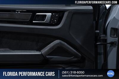 2022 Porsche Cayenne Turbo GT   - Photo 26 - Riviera Beach, FL 33407