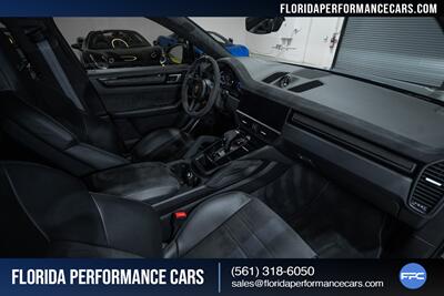 2022 Porsche Cayenne Turbo GT   - Photo 34 - Riviera Beach, FL 33407