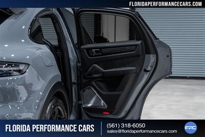 2022 Porsche Cayenne Turbo GT   - Photo 30 - Riviera Beach, FL 33407